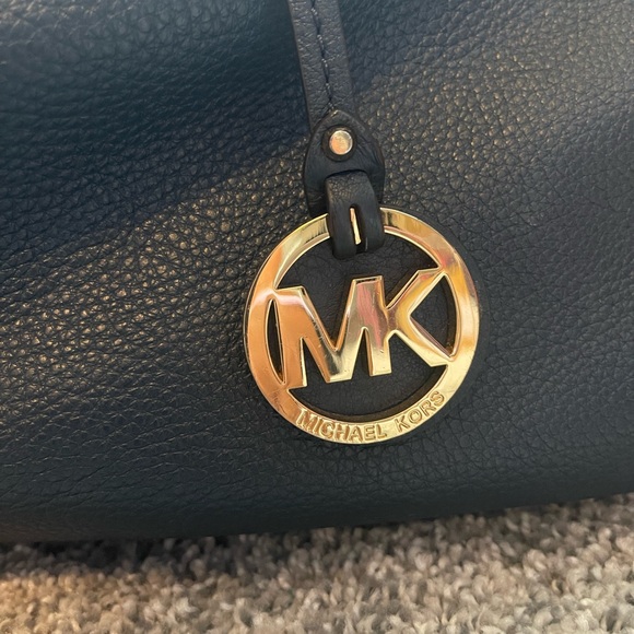 Michael Kors two totes in one reversible open tote with matching wristlet - Picture 5 of 13